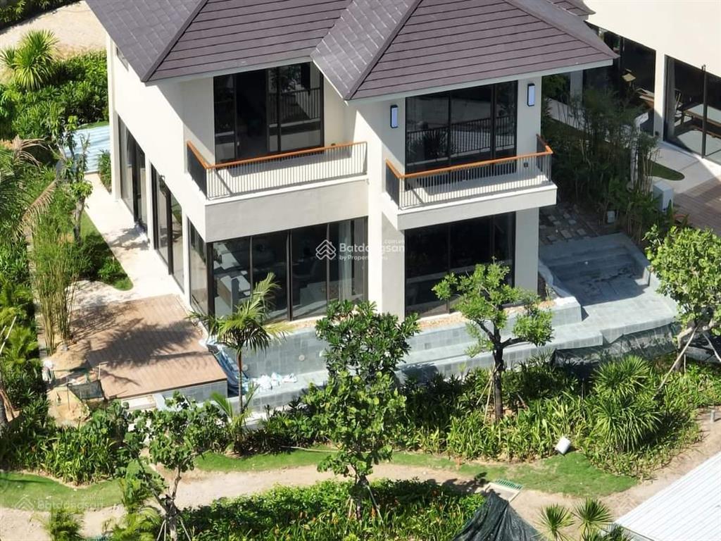 Kẹt ngân hàng lỗ 10 tỷ bán gấp biệt thự biển bể bơi riêng  full nội thất cho thuê luôn 200 triệu