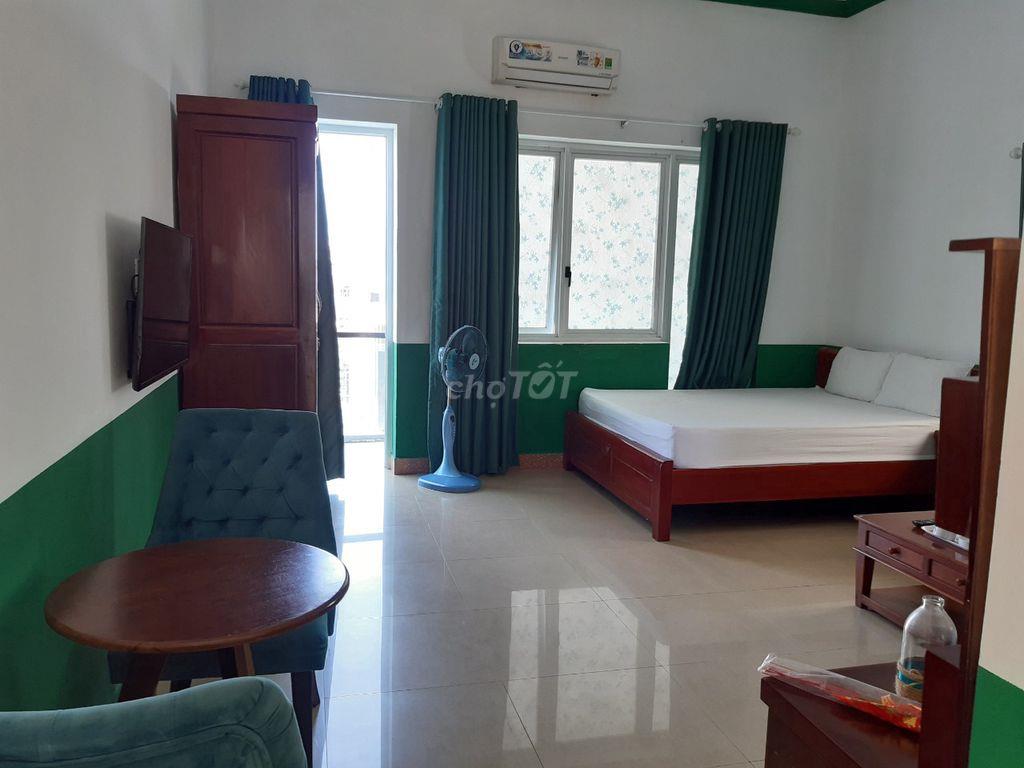 HOT ! Chỉ còn 1 Căn hộ ban công 45m2 đẹp rẻ ở 8 Bà Huyện Thanh Quan