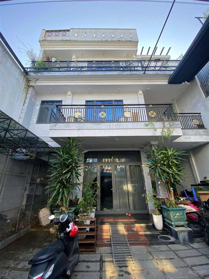 Bán biệt thự 3 tầng đường lê văn hiến 330m2 ngang 11m  gần bv sản nhi 600 giường đà nẵng