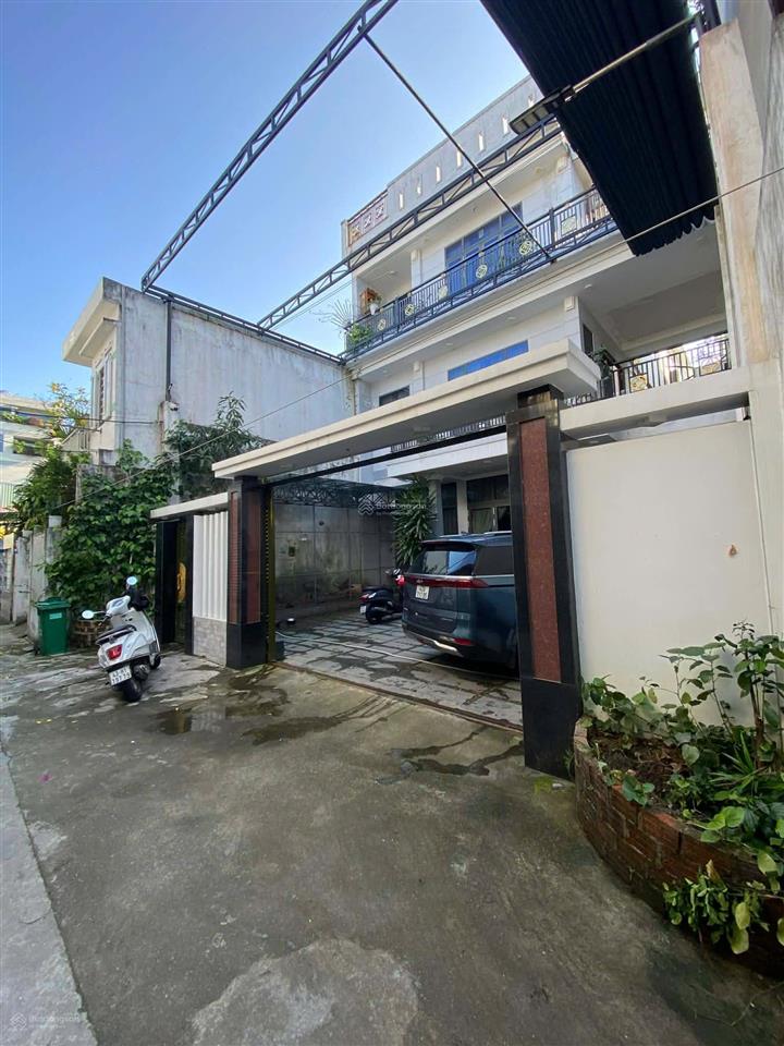 Bán biệt thự 3 tầng đường lê văn hiến 330m2 ngang 11m  gần bv sản nhi 600 giường đà nẵng