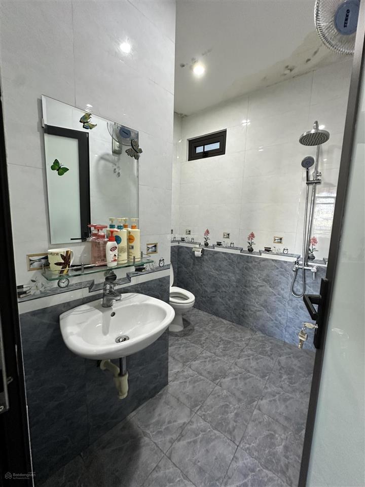 Nhà 2 tầng mt ngô thị liễu, khu dân trí cao gần 30/4 sầm uất. gọi tuyết