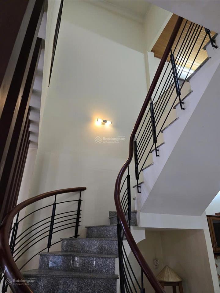 Thiện chí bán nhà 2 tầng đường 10m5 trịnh công sơn, đang kinh doanh tốt. gọi tuyết
