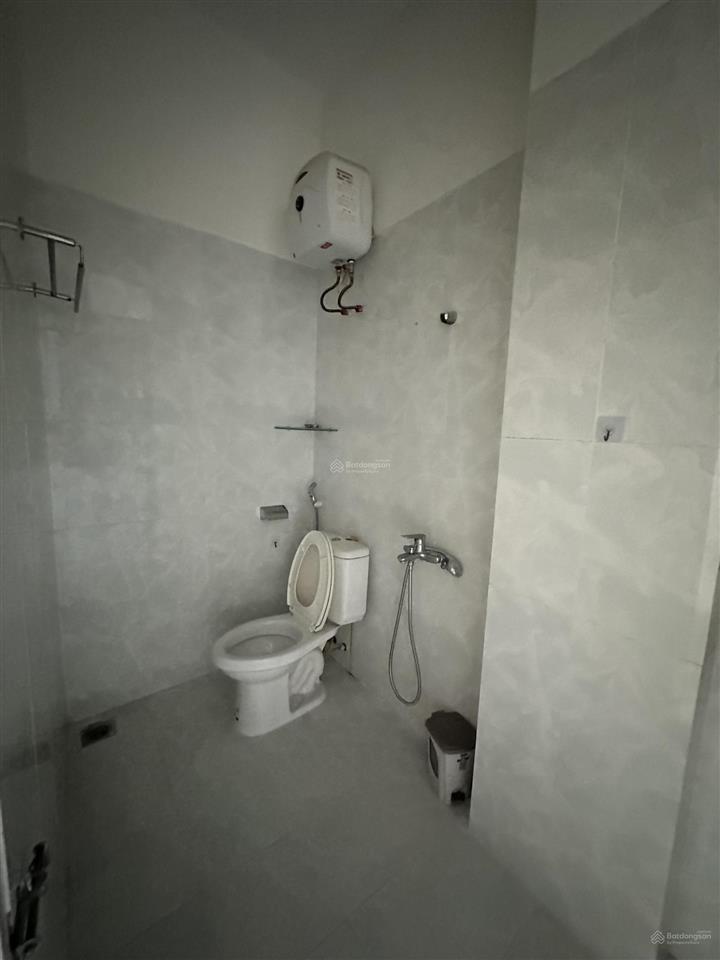 Lô góc 2 mặt tiền đường hà huy giáp, sẵn nhà 3 tầng đang cho thuê 18tr/th. gọi tuyết