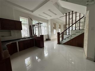 Lô góc 2 mặt tiền đường hà huy giáp, sẵn nhà 3 tầng đang cho thuê 18tr/th. gọi tuyết