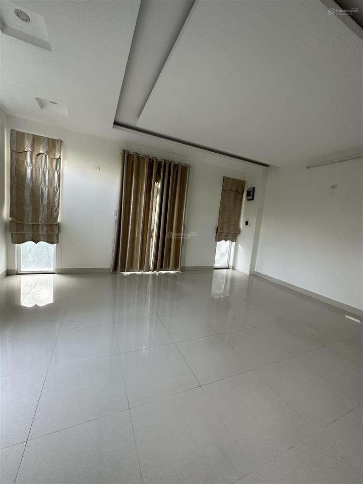 Lô góc 2 mặt tiền đường hà huy giáp, sẵn nhà 3 tầng đang cho thuê 18tr/th. gọi tuyết