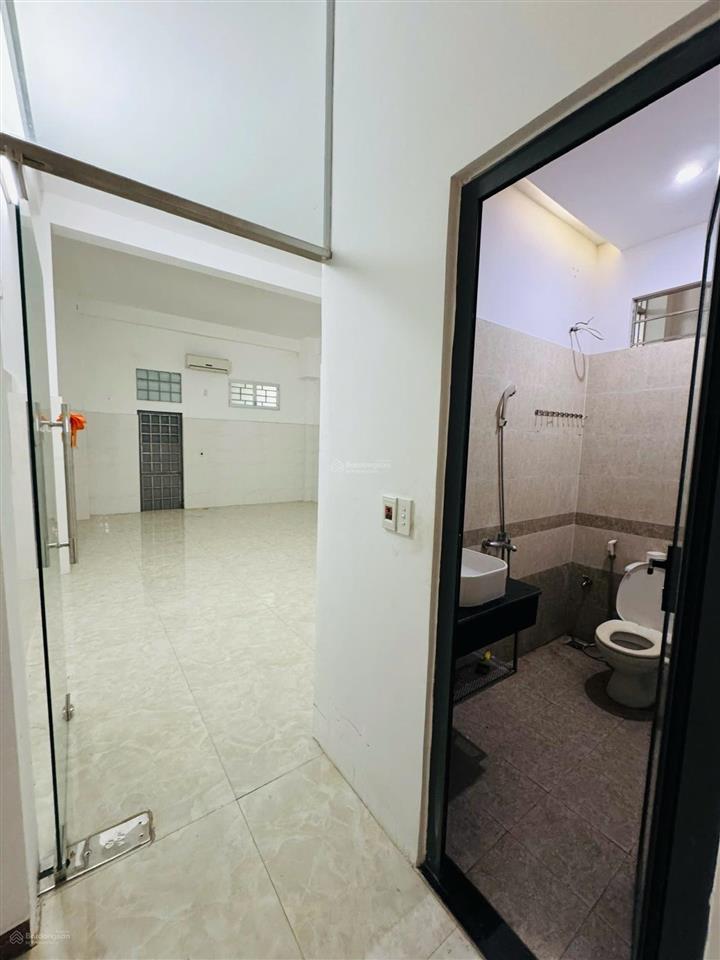 Nhà 4 tầng mt dương bá trạc, hoà cường, có sẵn dòng tiền 18tr/th.  tuyết