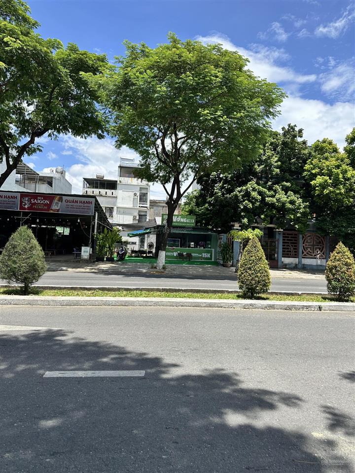 Chủ cần bán nhanh cặp đất đường xuân thuỷ , 200m2 đối diện công viên thanh niên