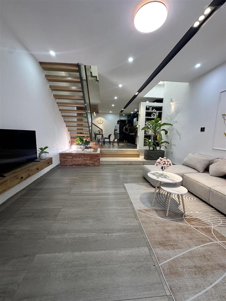 Nhà 3 tầng full nội thất mới keng mt ngô thế vinh  hải châu, chủ kẹt tiền bán gấp. gọi tuyết