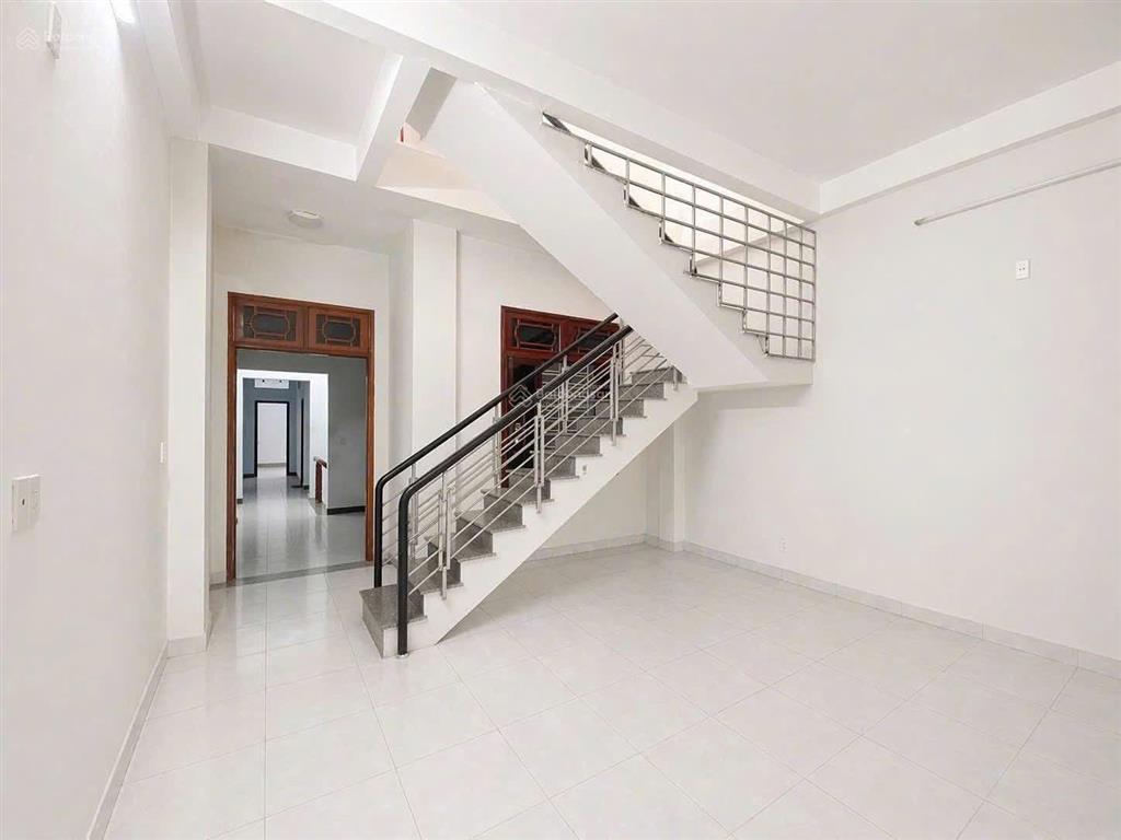 Bán nhà đường 10m5 nguyễn hữu dật , hoà cường khu dân trí cao. gọi tuyết