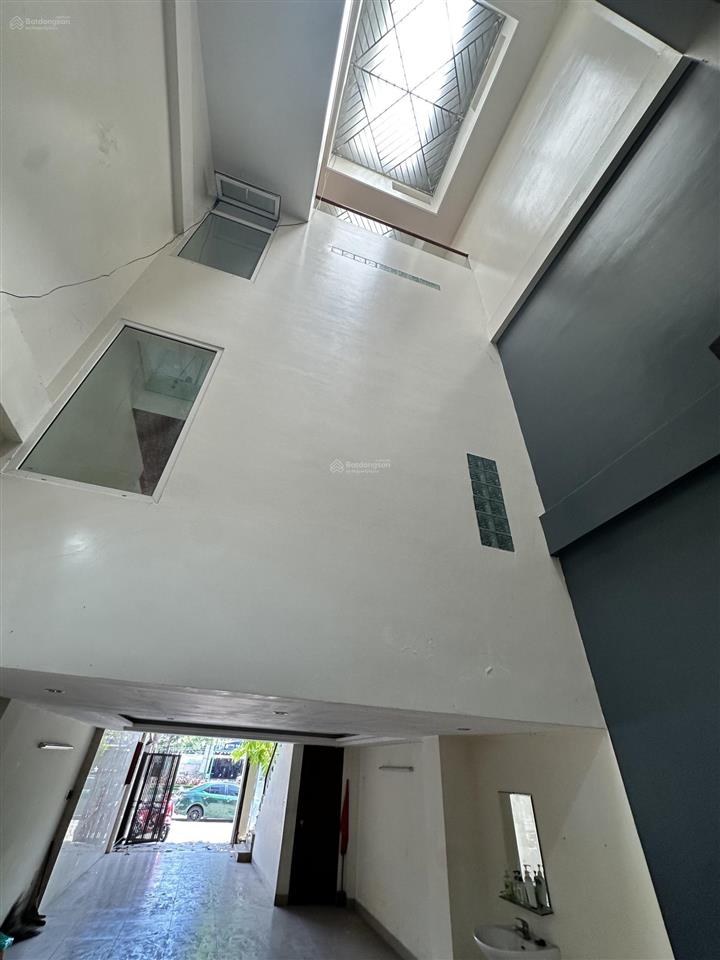 Kẹt tiền bán rẻ nhà 3,5 tầng đường 30/4 phù hợp làm văn phòng  cty, gọi tuyết