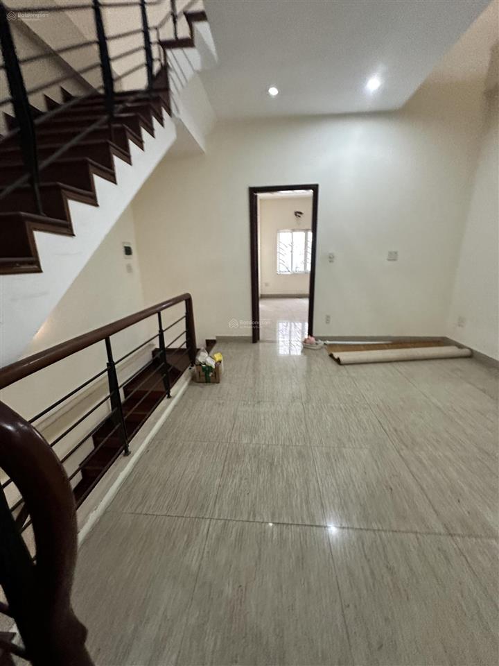 Kẹt tiền bán rẻ nhà 3,5 tầng đường 30/4 phù hợp làm văn phòng  cty, gọi tuyết