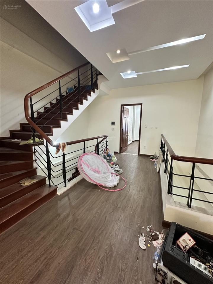 Kẹt tiền bán rẻ nhà 3,5 tầng đường 30/4 phù hợp làm văn phòng  cty, gọi tuyết