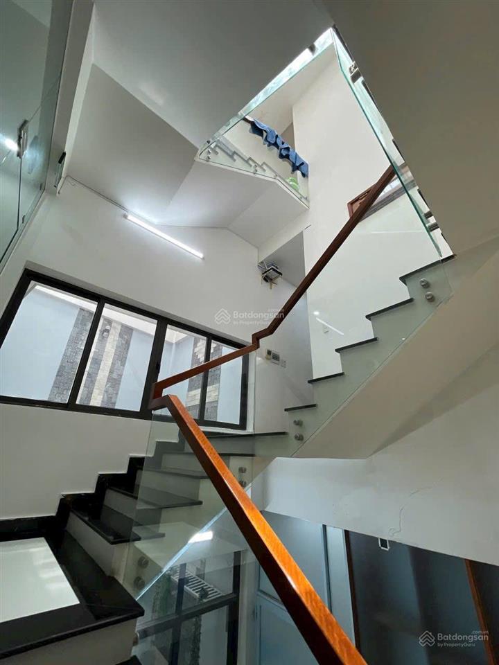 Chủ ngộp cần bán nhà 3 tầng mt 2/9  hải châu gần helio, gọi tuyết