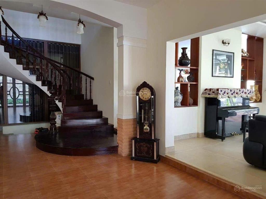 Cần bán nhanh nhà bt 2 tầng mt trần đình long, 600m2, gọi tuyết