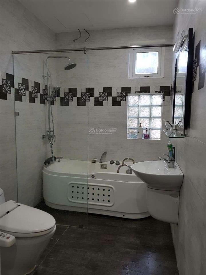 Cần bán nhanh nhà bt 2 tầng mt trần đình long, 600m2, gọi tuyết