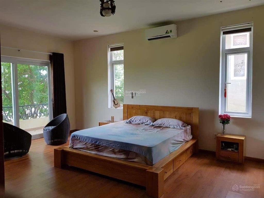 Cần bán nhanh nhà bt 2 tầng mt trần đình long, 600m2, gọi tuyết