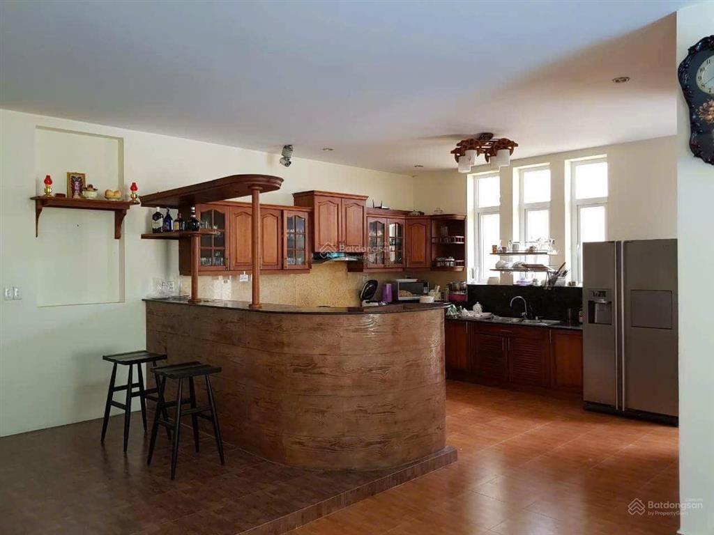 Cần bán nhanh nhà bt 2 tầng mt trần đình long, 600m2, gọi tuyết