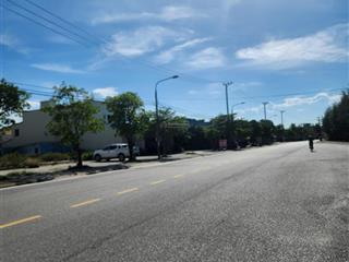 Cc bán lô góc 2 mặt tiền đường lê thánh tông. trung tâm thị trấn núi thành. diện tích 550 m2.