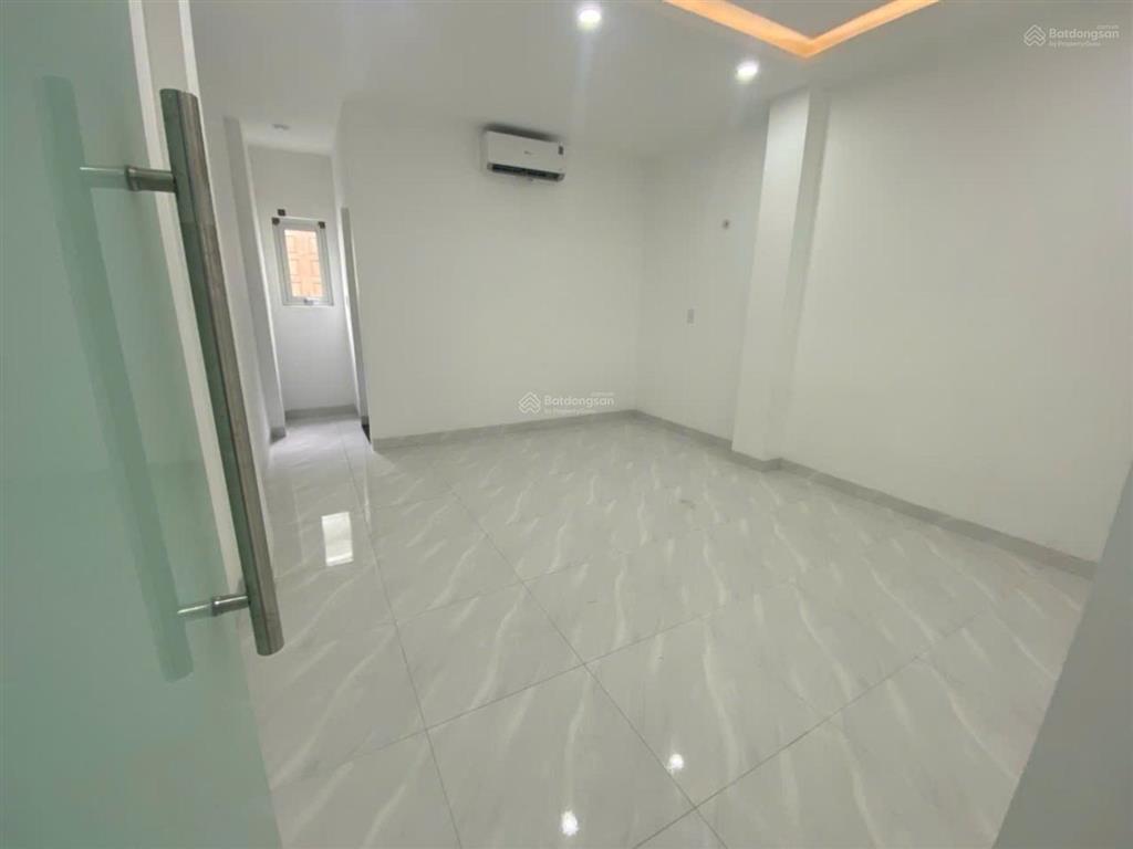 Cho thuê nhà 3 tầng mặt tiền nguyễn hữu thọ, đối diện bệnh viện quân y  hải châu  đà nẵng