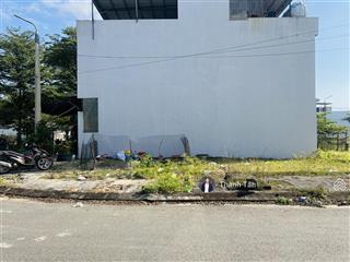 Lô góc 2 mặt tiền đối diện công viên  giáp đại học fpt