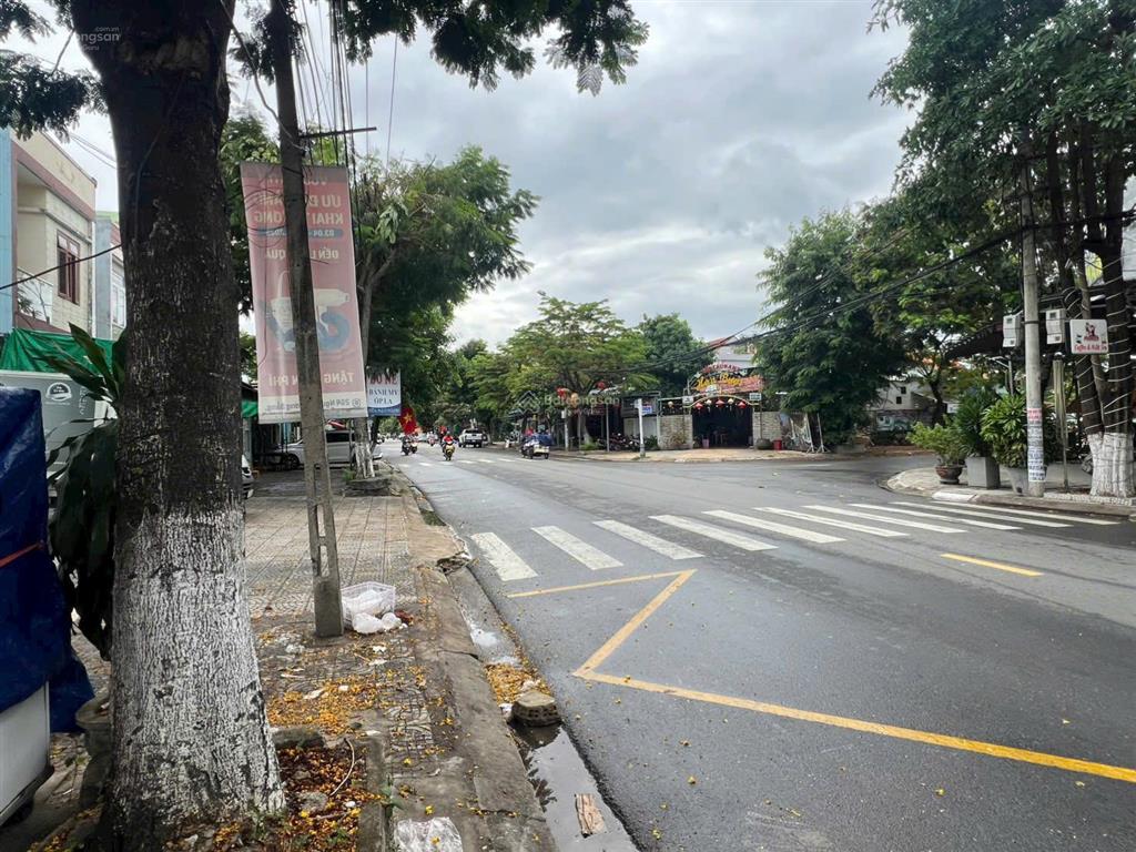 Chính chủ gửi bán lô đất 388,5m2 trục nguyễn chánh, cách biển 200m. giá 67 triệu/m2