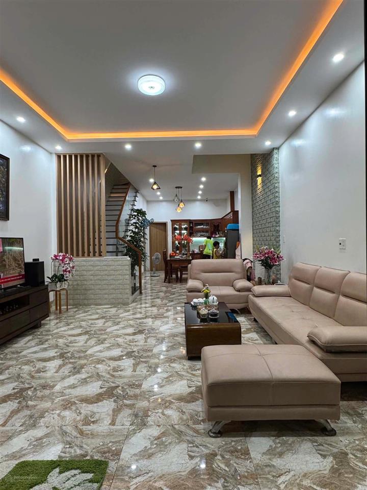 Nhà tâm huyết chủ đang ở  dt 100m2  3 tầng, 3pn, khu đáng sống bậc nhất hòa xuân