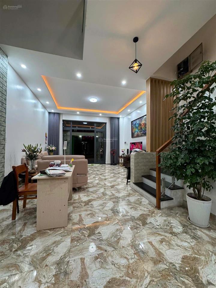 Nhà tâm huyết chủ đang ở  dt 100m2  3 tầng, 3pn, khu đáng sống bậc nhất hòa xuân