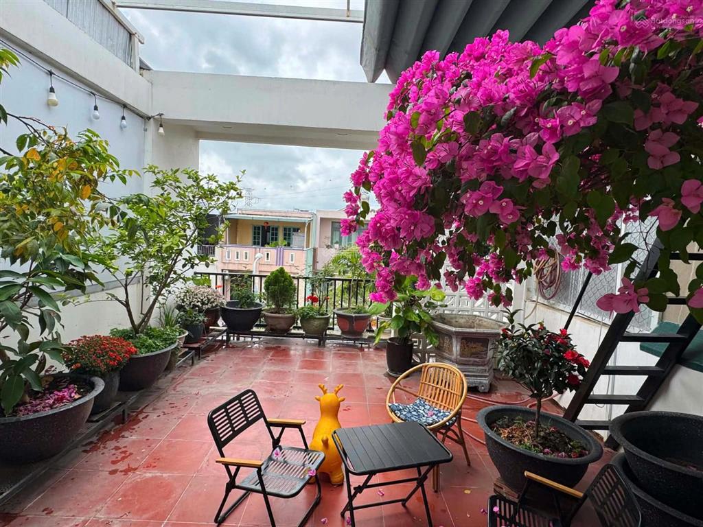 Nhà tâm huyết chủ đang ở  dt 100m2  3 tầng, 3pn, khu đáng sống bậc nhất hòa xuân