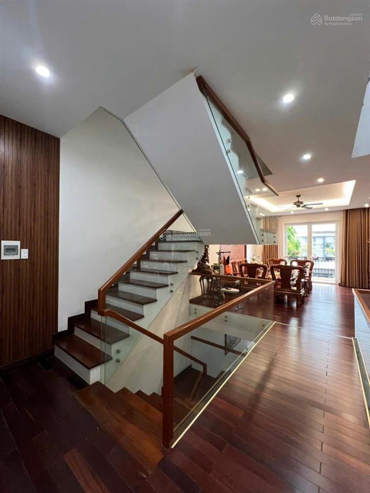 Bán nhà 4 tầng mt trần đức thông, nhà full nội thất, gần công viên cá voi, cách biển 500m di chuyển