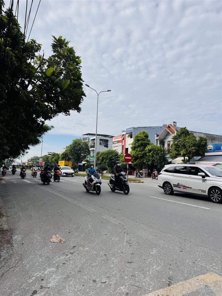 Bán lô đường bê tông 5m đông hòa  hòa xuân đối diện sân bóng