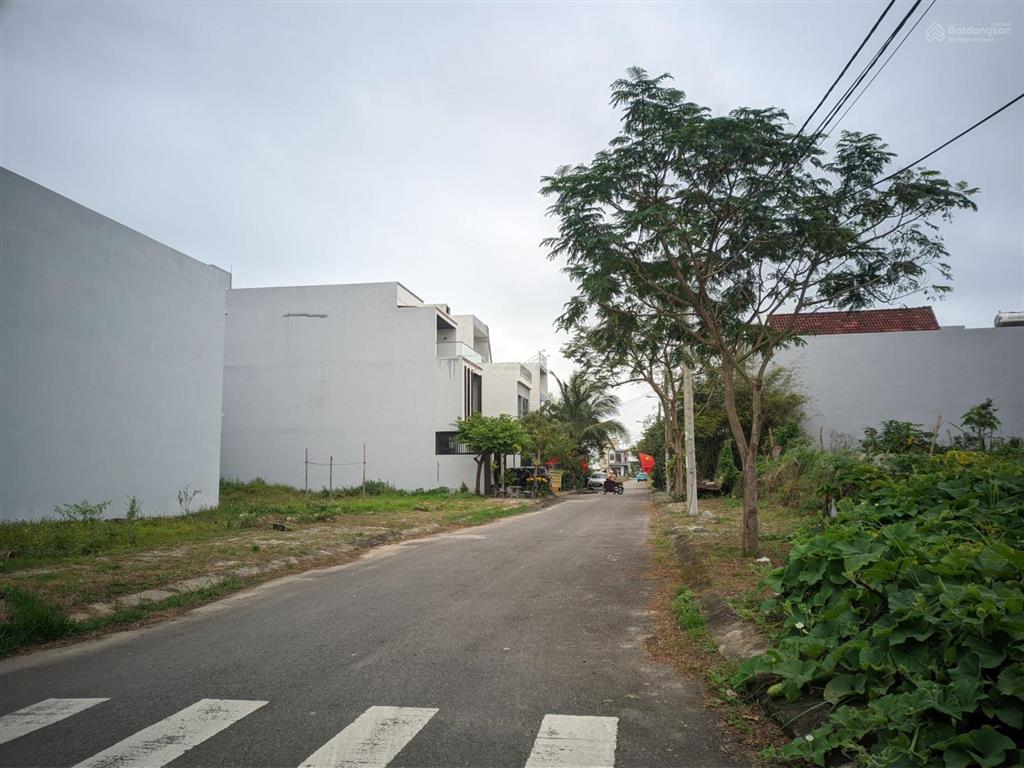 Cặp đất hiếm đông hải 5 ngang 10m  cách biển 500m 182m2 vị trí vàng kinh doanh lưu trú