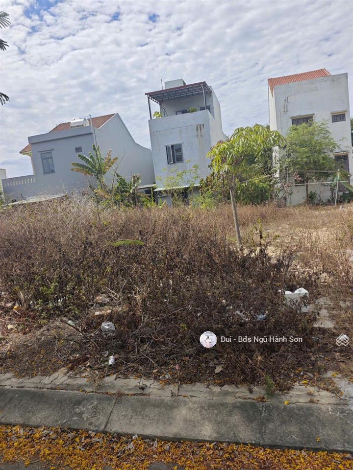 Bán nhanh đất biển tân trà, mặt tiền võ văn đồng, sát biển, 90m2 giá 5.350 tỷ