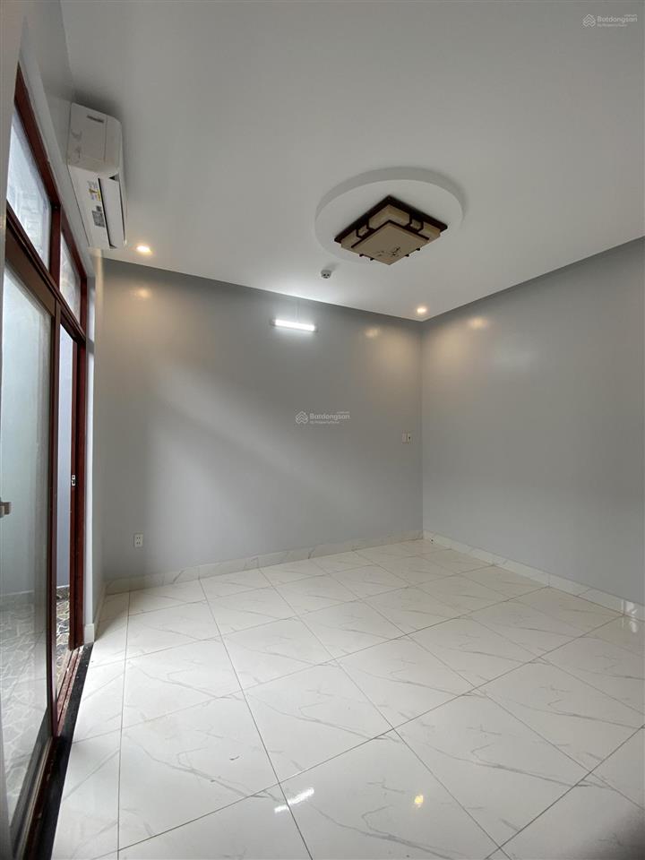 Cho thuê nhà nguyên căn 4 tầng gần toà mornachy và euro villa 1, giá 35 triệu/tháng