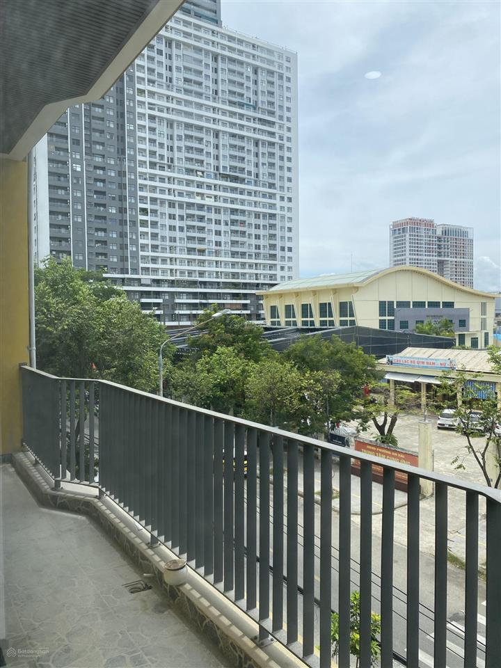 Cho thuê nhà nguyên căn 4 tầng gần toà mornachy và euro villa 1, giá 35 triệu/tháng