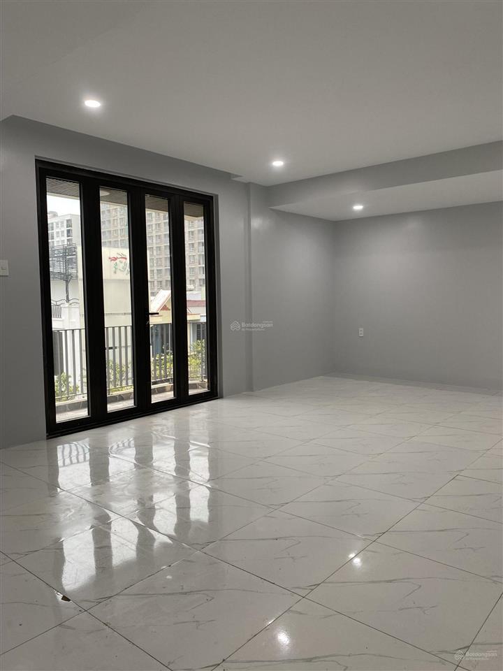 Cho thuê nhà nguyên căn 4 tầng gần toà mornachy và euro villa 1, giá 35 triệu/tháng