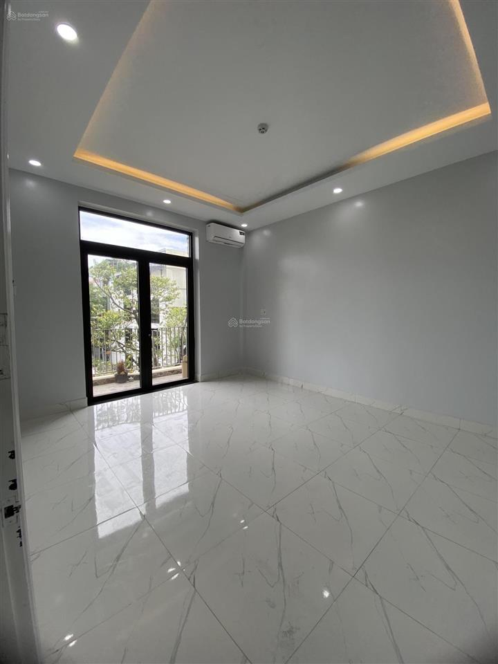 Cho thuê nhà nguyên căn 4 tầng gần toà mornachy và euro villa 1, giá 35 triệu/tháng