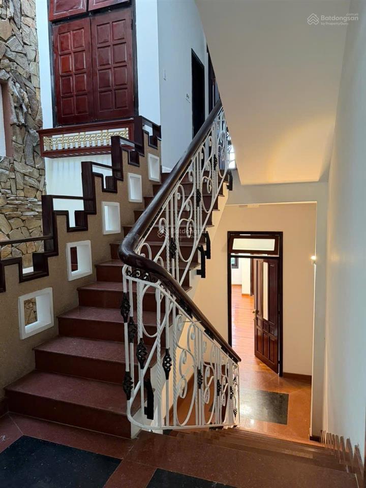 Bán nhà 5 tầng mt hải hồ vị trí đẹp công năng đầy đủ