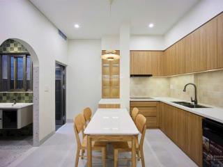 Cho thuê nhà 2 tầng mới đẹp full nội thất mt thanh long