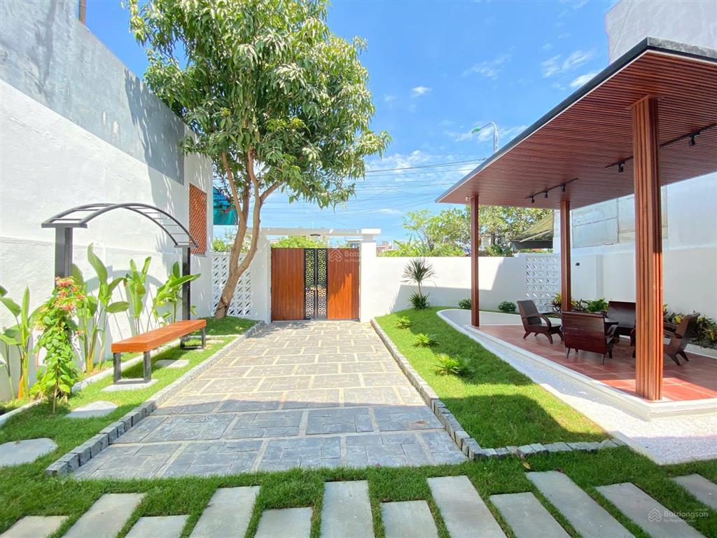 Cần bán nhà 2 lô liền kề số 7577 nguyễn ân  hòa xuân  tp đà nẵng. đối diện công viên.