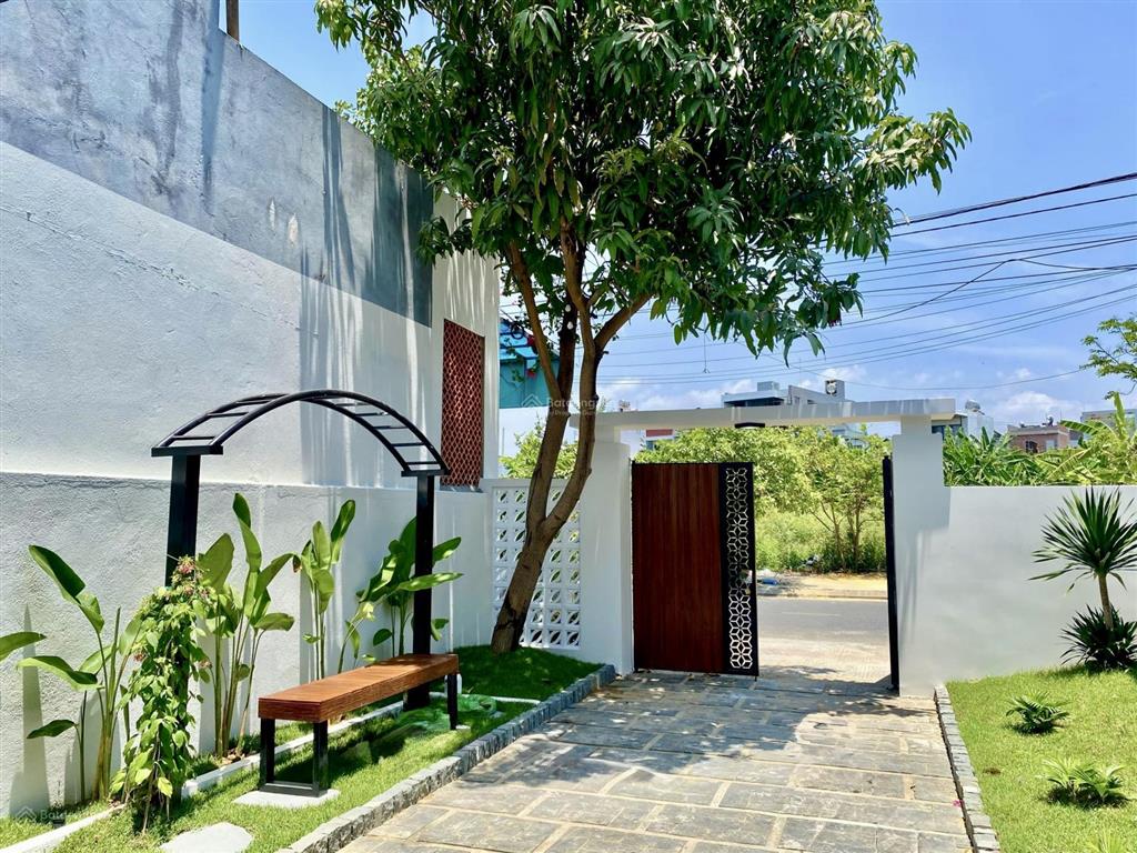 Cần bán nhà 2 lô liền kề số 7577 nguyễn ân  hòa xuân  tp đà nẵng. đối diện công viên.