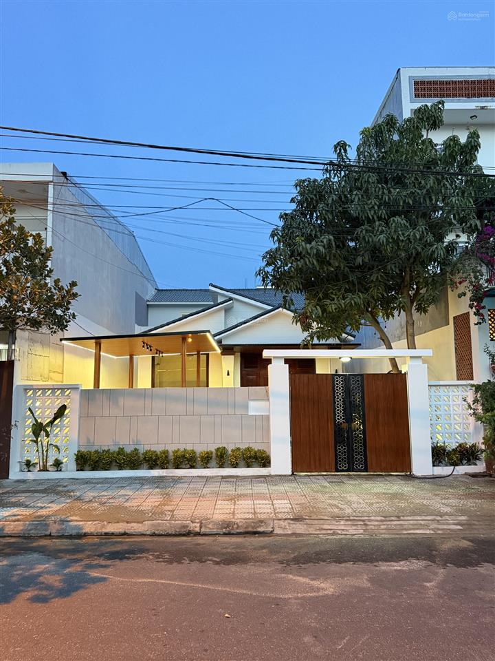 Cần bán nhà 2 lô liền kề số 7577 nguyễn ân  hòa xuân  tp đà nẵng. đối diện công viên.