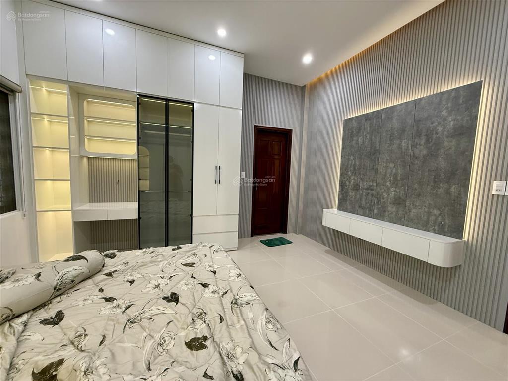 Cần bán nhà 2 lô liền kề số 7577 nguyễn ân  hòa xuân  tp đà nẵng. đối diện công viên.