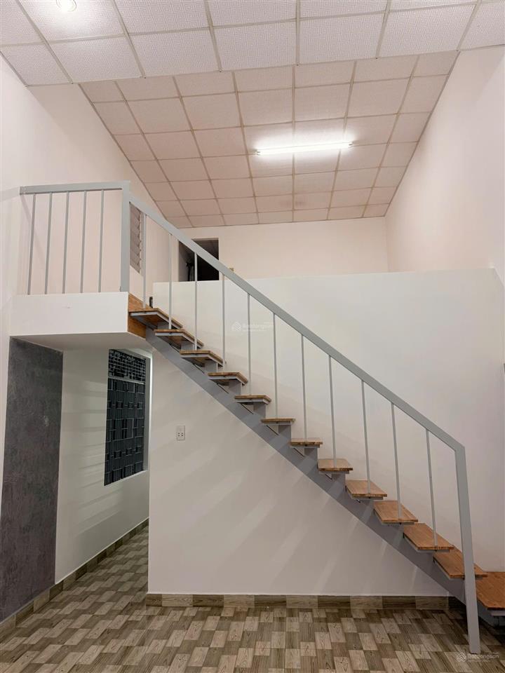 Bán nhà gác lửng 3 pn đường trung hòa 5, dt 100m2, giá 4tỷ5