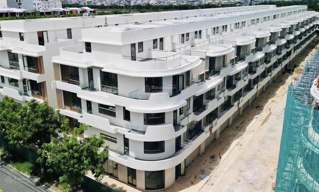 Tuyến đường 27m nằm trung tâm bên bờ sông hàn đà nẵng vị trí đắt địa vừa ở vừa kinh doanh căn hộ
