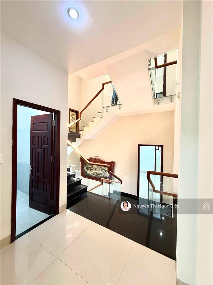 Nhà 3 tầng bên trong cực đẹp  mt huy cận  đang cho thuê 20 tỷ/tháng