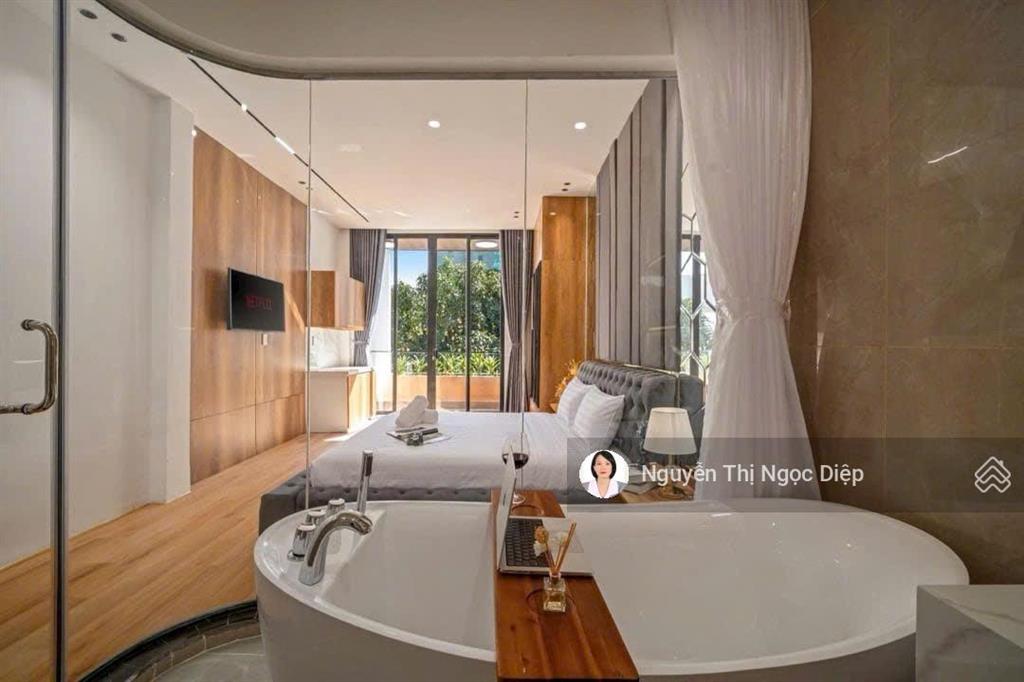 Villa ngay biển mỹ khê  có hồ bơi  thang máy mới đẹp doanh thu khủng