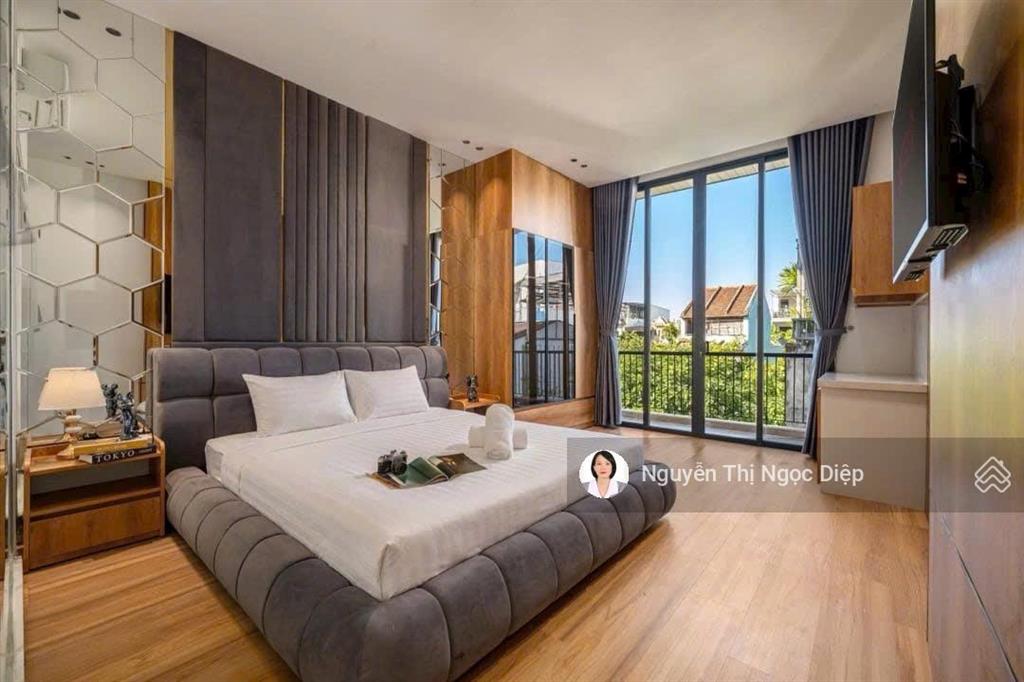 Villa ngay biển mỹ khê  có hồ bơi  thang máy mới đẹp doanh thu khủng