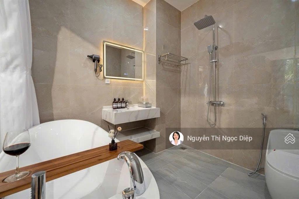 Villa ngay biển mỹ khê  có hồ bơi  thang máy mới đẹp doanh thu khủng