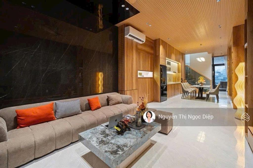 Villa ngay biển mỹ khê  có hồ bơi  thang máy mới đẹp doanh thu khủng