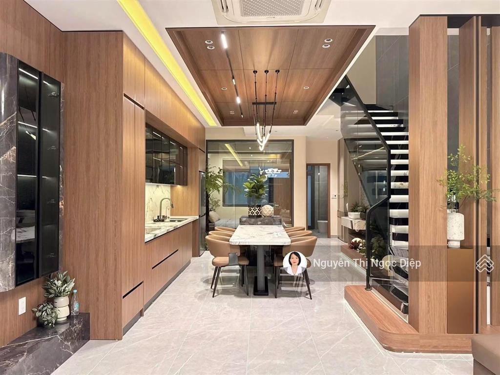 Nhà 3 tầng mới cực kỳ hiện đại  nội thất xịn gần cầu hoà xuân